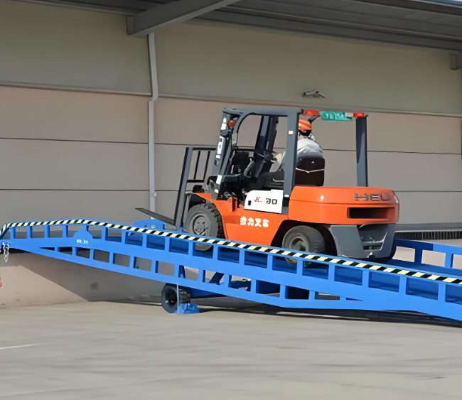 汕尾移动式卸货平台（叉车用）